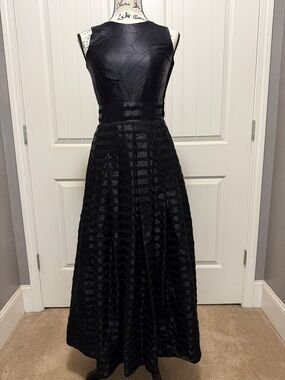 Formal Gown Ever Beauty Size 4 Black Satin Long Dress